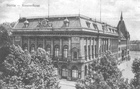 Na pierwszym planie budynek Filharmonii, w głebi ówczesny i obecny budynek Policjii na rogu ulic Małopolskiej i Starzyńskiego. (1915 r.)