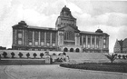 Gmach dawnego Muzeum Miejskiego na Wałach Chrobrego. Obecnie siedziba Muzeum Narodowego i Teatru Współczesnego. (1915 r.)