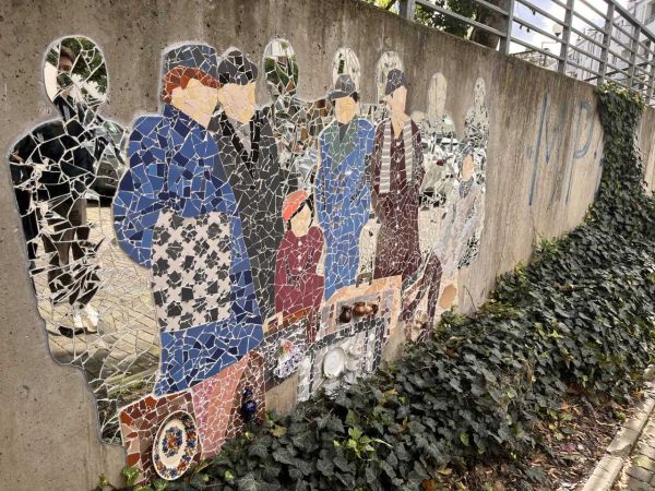 Grupa ludzi z walizkami 