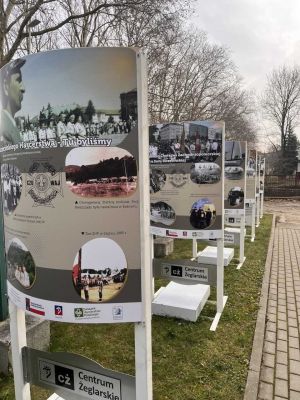 Standy z histyrycznymi fotografiami