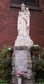 ul. Bogurodzicy 3a, ul. Kaszubska (przy kościele Św. Jana Chrzciciela) figura Matki Bożej Królowej, P.Piekoszewski,  1999 r.