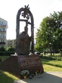 Bązowa; pomnik Jana Paweła II