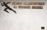 ul. Litewska 20, sylwetka sportowca i napis: STADION LEKKOATLETYCZNY IM. WIESŁAWA MANIAKA, Anna Paszkiewicz, 20.07.2002 r.