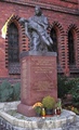 ul. Bogurodzicy 3a, kościół św. Jana Chrzciciela, pomnik Męczenników II Wojny Światowej, 2004r., Paweł Pietrusiński