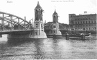 Most Długi - widok w kierunku Łasztowni. Po prawej nie istniej†cy budynek apteki. Po lewej stronie, od 1908 roku znajduje się budynek Urzędu Celnego (1907 r.)