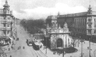 Barokowa Brama Królwska z 1725 roku. Po prawej Budynek Filharmonii, po lewej narożnik dzisiejszego budynku prasy szczecińskiej na placu Hołdu Pruskiego. (1925 r.)