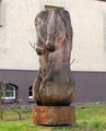 ul. Strzałowska 22, park, akcent rzeźbiarski” Żyję”, 2004 r.