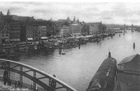 Widok z Łasztowni na dawny targ rybny i fragment Bulwaru Nadodrzańskiego, między mostem Długim, a nie istniejącym mostem Kłodnym (1910 r.)