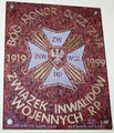 plac Zwycięstwa kościół pw. św. Wojciecha, tablica: Bóg Honor Ojczyzna… , 1999 r.