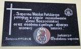 plac Zwycięstwa, kościół pw. św. Wojciecha, tablica SAPEROM WOJSKA POLSKIEGO…, 16.04.1993 r.