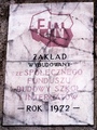 ul. Szpitalna 15, tablica FJN ZAKLAD WYBUDOWANY..., 1972 r.