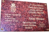 plac Zwycięstwa, kościół pw. św. Wojciecha, tablica „Jeśli my zapomnimy o Nich…