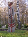 ul. Strzałowska 22, park, akcent rzeźbiarski, „Kwiat nadziei”, 2004 r.
